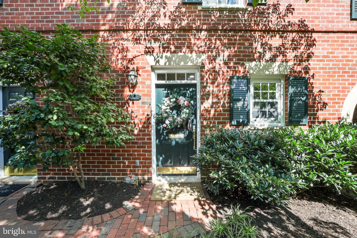 1062 N ROYAL ST, ALEXANDRIA, Virginia 22314, 2 Bedrooms Bedrooms, ,2 BathroomsBathrooms,Residential,For sale,1062 N ROYAL ST,VAAX2038406 MLS # VAAX2038406