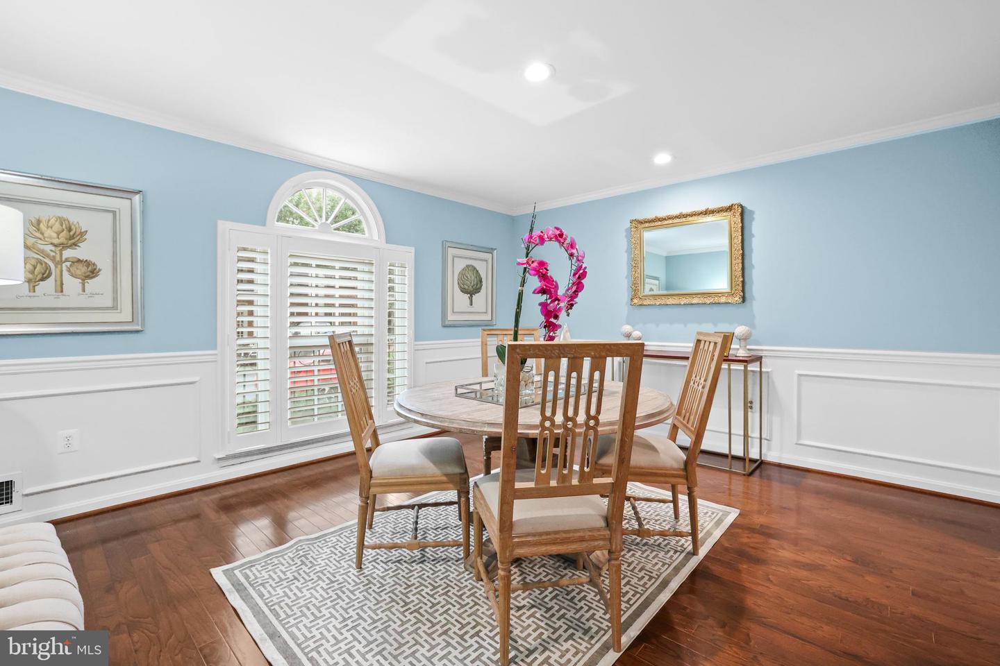 1062 N ROYAL ST, ALEXANDRIA, Virginia 22314, 2 Bedrooms Bedrooms, ,2 BathroomsBathrooms,Residential,For sale,1062 N ROYAL ST,VAAX2038406 MLS # VAAX2038406