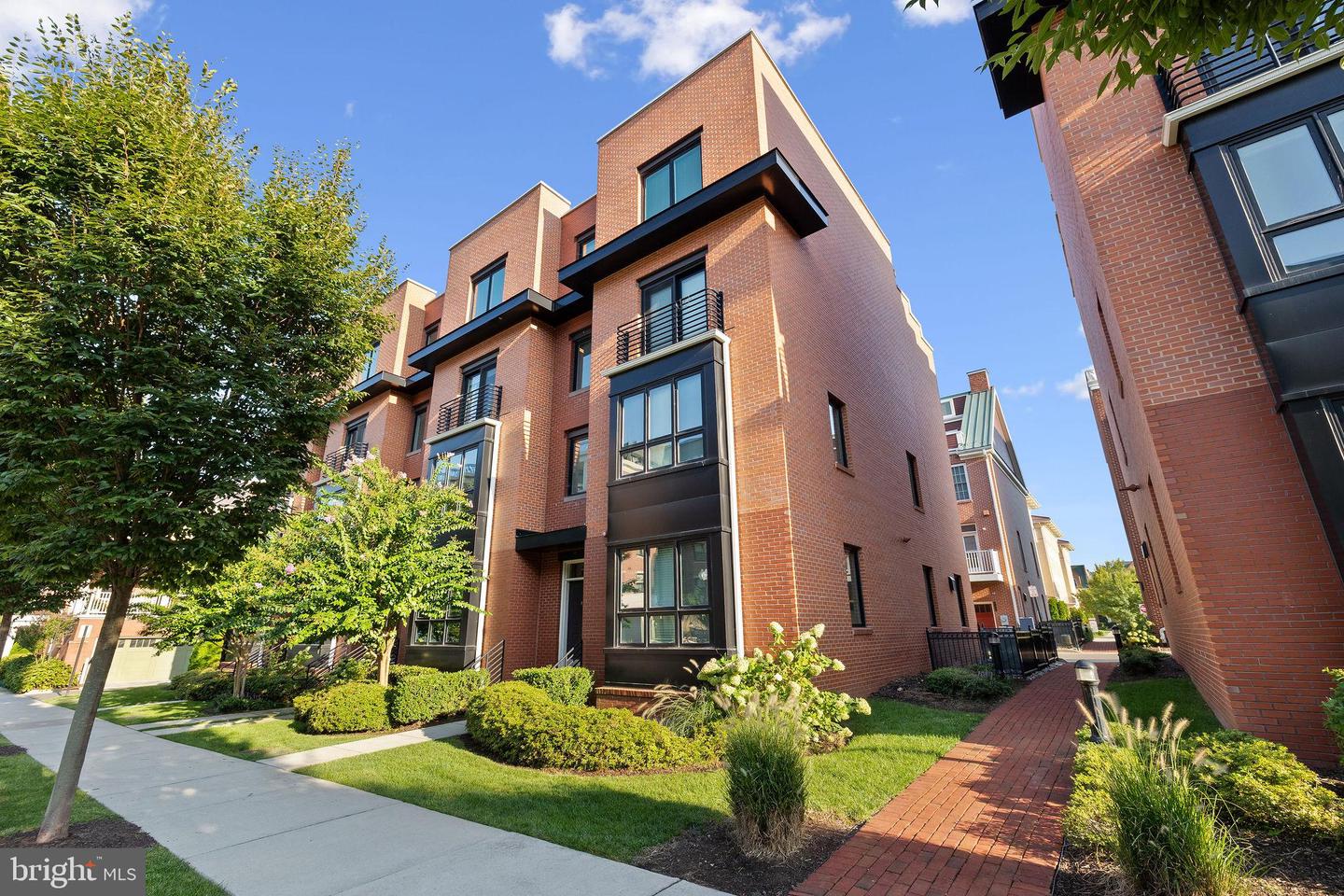 721 WATSON ST, ALEXANDRIA, Virginia 22301, 4 Bedrooms Bedrooms, ,4 BathroomsBathrooms,Residential,For sale,721 WATSON ST,VAAX2038400 MLS # VAAX2038400