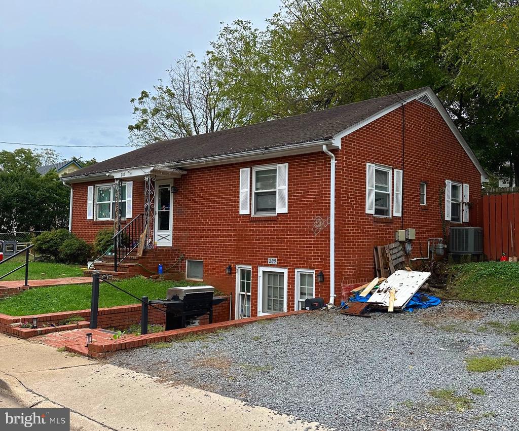 207 CHANDLER ST, CULPEPER, Virginia 22701, ,Residential,207 CHANDLER ST,VACU2008986 MLS # VACU2008986