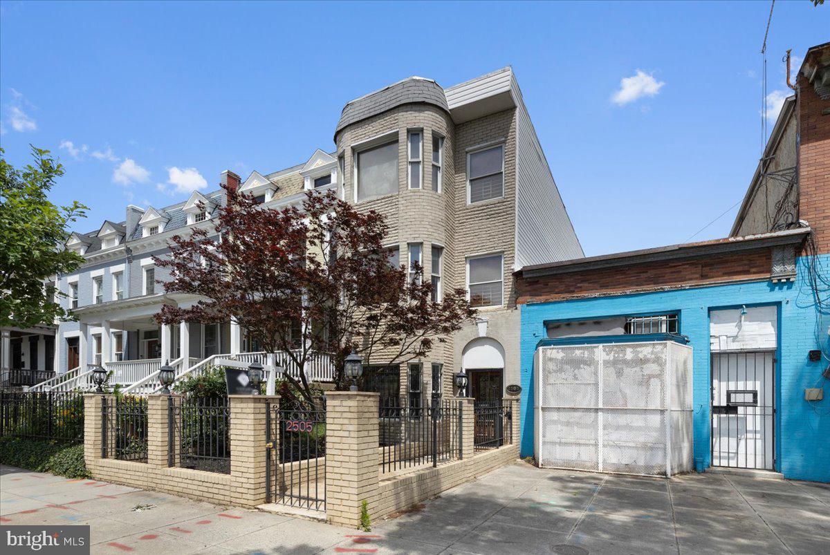 2505 N CAPITOL ST NE, WASHINGTON, District Of Columbia 20002, 3 Bedrooms Bedrooms, ,2 BathroomsBathrooms,Residential,For sale,2505 N CAPITOL ST NE,DCDC2146202 MLS # DCDC2146202