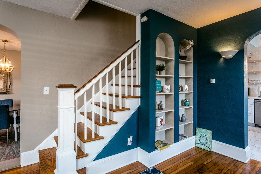 Built in shelves and craftsman style stairs.