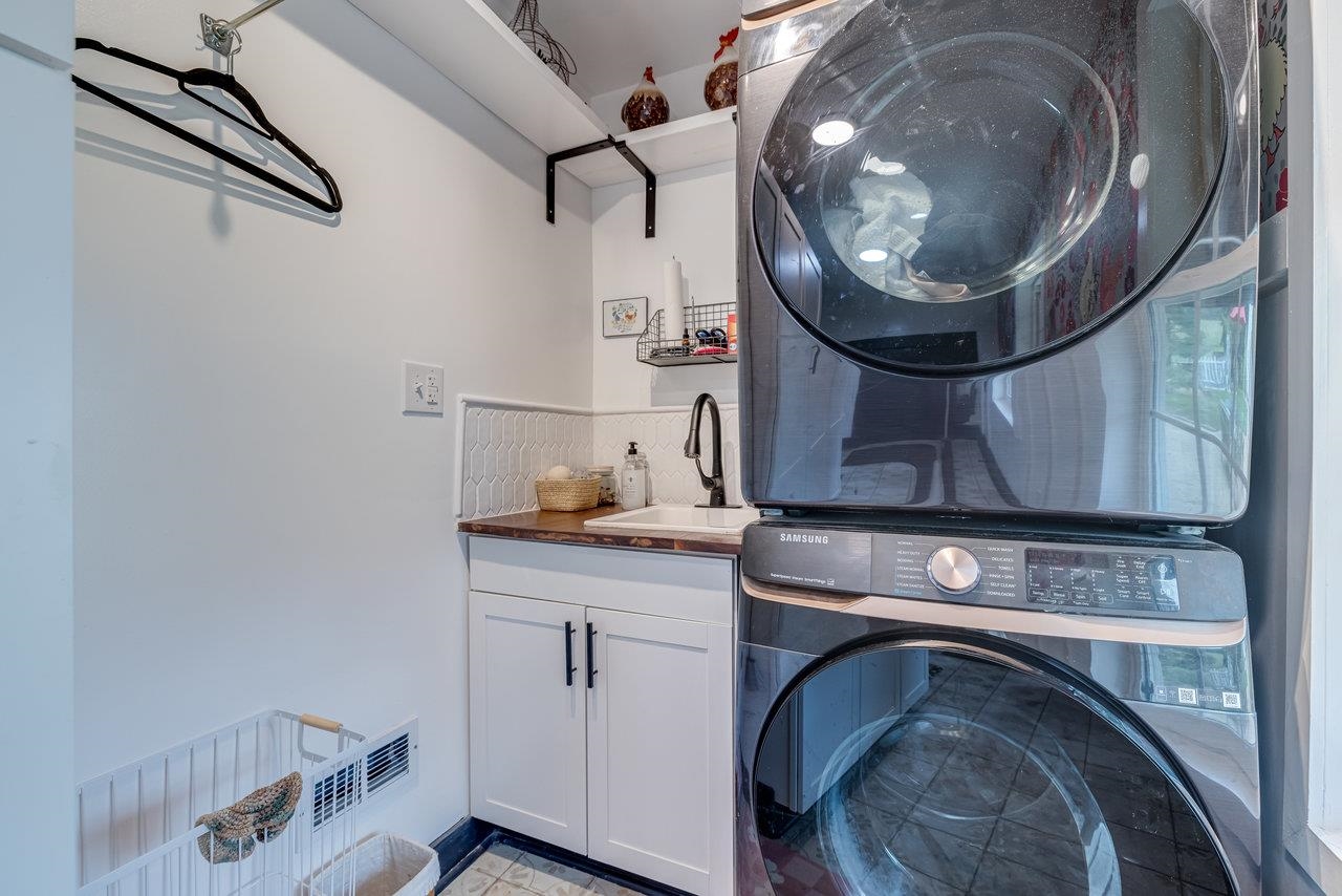 Laundry in Main Level Mudroom