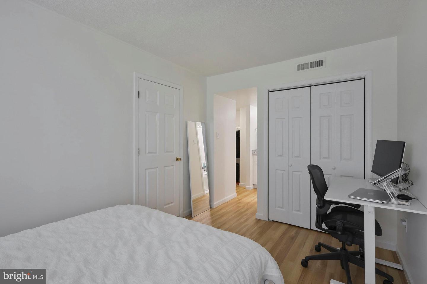 1300 ARMY NAVY DR #412, ARLINGTON, Virginia 22202, 1 Bedroom Bedrooms, ,1 BathroomBathrooms,Residential,For sale,1300 ARMY NAVY DR #412,VAAR2048148 MLS # VAAR2048148