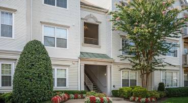 12471 HAYES CT #102, FAIRFAX, Virginia 22033, 2 Bedrooms Bedrooms, ,2 BathroomsBathrooms,Residential,For sale,12471 HAYES CT #102,VAFX2200914 MLS # VAFX2200914