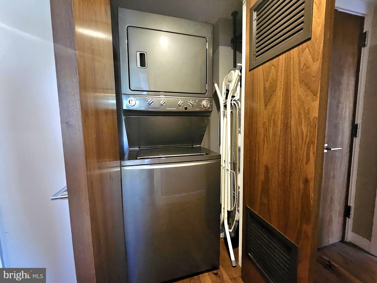 1080 WISCONSIN AVE NW #302, WASHINGTON, District Of Columbia 20007, 2 Bedrooms Bedrooms, 5 Rooms Rooms,2 BathroomsBathrooms,Residential,For sale,1080 WISCONSIN AVE NW #302,DCDC2160426 MLS # DCDC2160426
