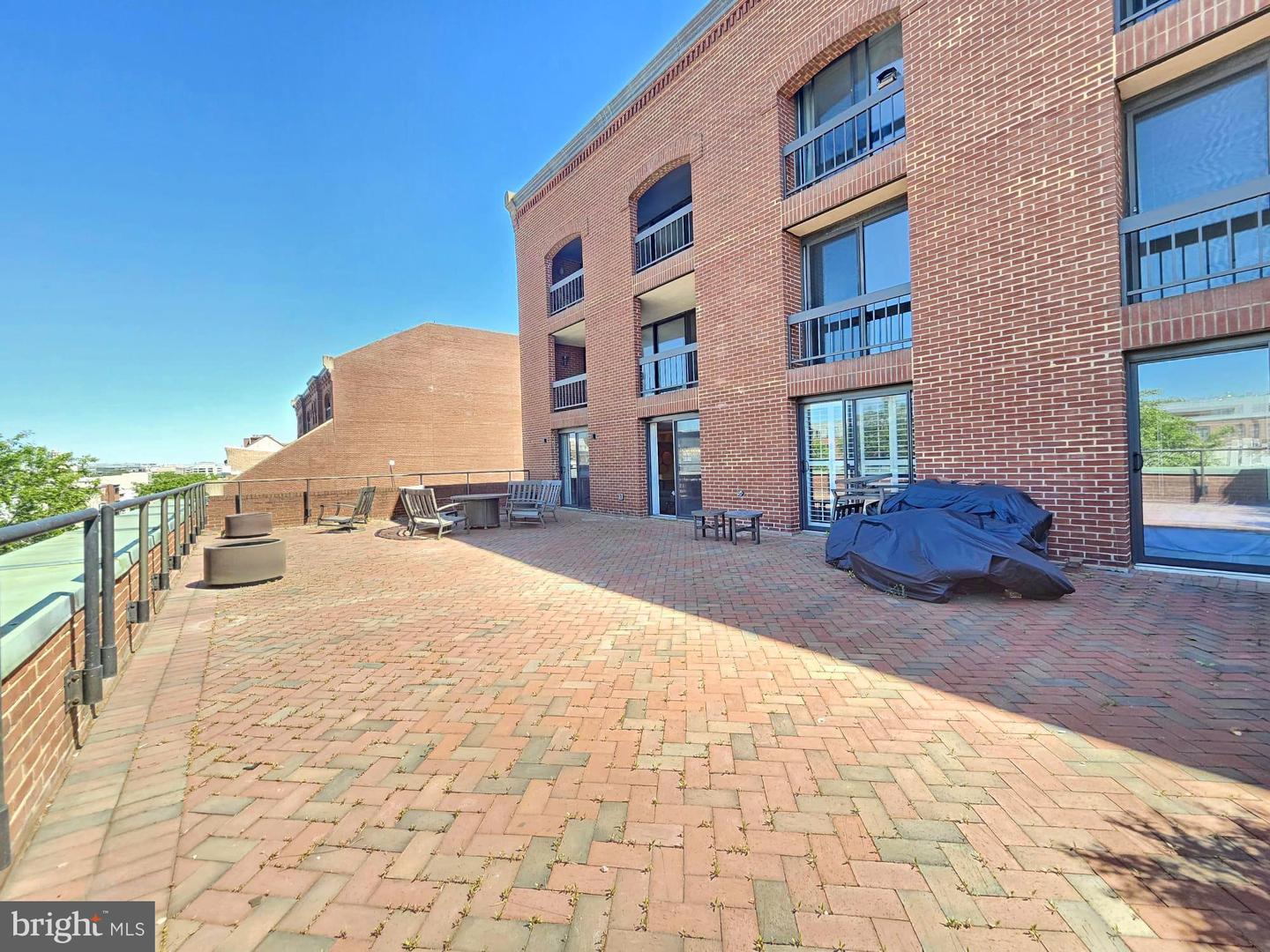 1080 WISCONSIN AVE NW #302, WASHINGTON, District Of Columbia 20007, 2 Bedrooms Bedrooms, 5 Rooms Rooms,2 BathroomsBathrooms,Residential,For sale,1080 WISCONSIN AVE NW #302,DCDC2160426 MLS # DCDC2160426