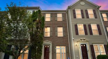 8330 HUNTER MURPHY CIR, ALEXANDRIA, Virginia 22309, 2 Bedrooms Bedrooms, ,2 BathroomsBathrooms,Residential,For sale,8330 HUNTER MURPHY CIR,VAFX2203518 MLS # VAFX2203518