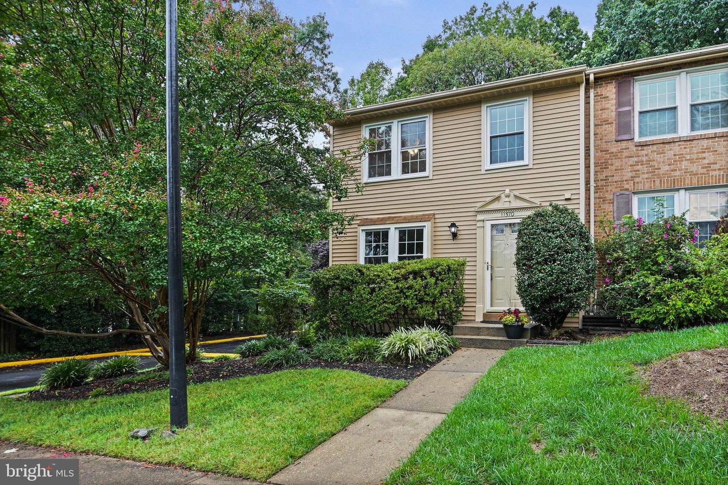 11570 IVY BUSH CT, RESTON, Virginia 20191, 3 Bedrooms Bedrooms, ,3 BathroomsBathrooms,Residential,For sale,11570 IVY BUSH CT,VAFX2203950 MLS # VAFX2203950