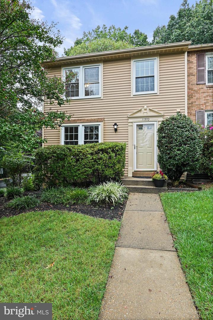 11570 IVY BUSH CT, RESTON, Virginia 20191, 3 Bedrooms Bedrooms, ,3 BathroomsBathrooms,Residential,For sale,11570 IVY BUSH CT,VAFX2203950 MLS # VAFX2203950