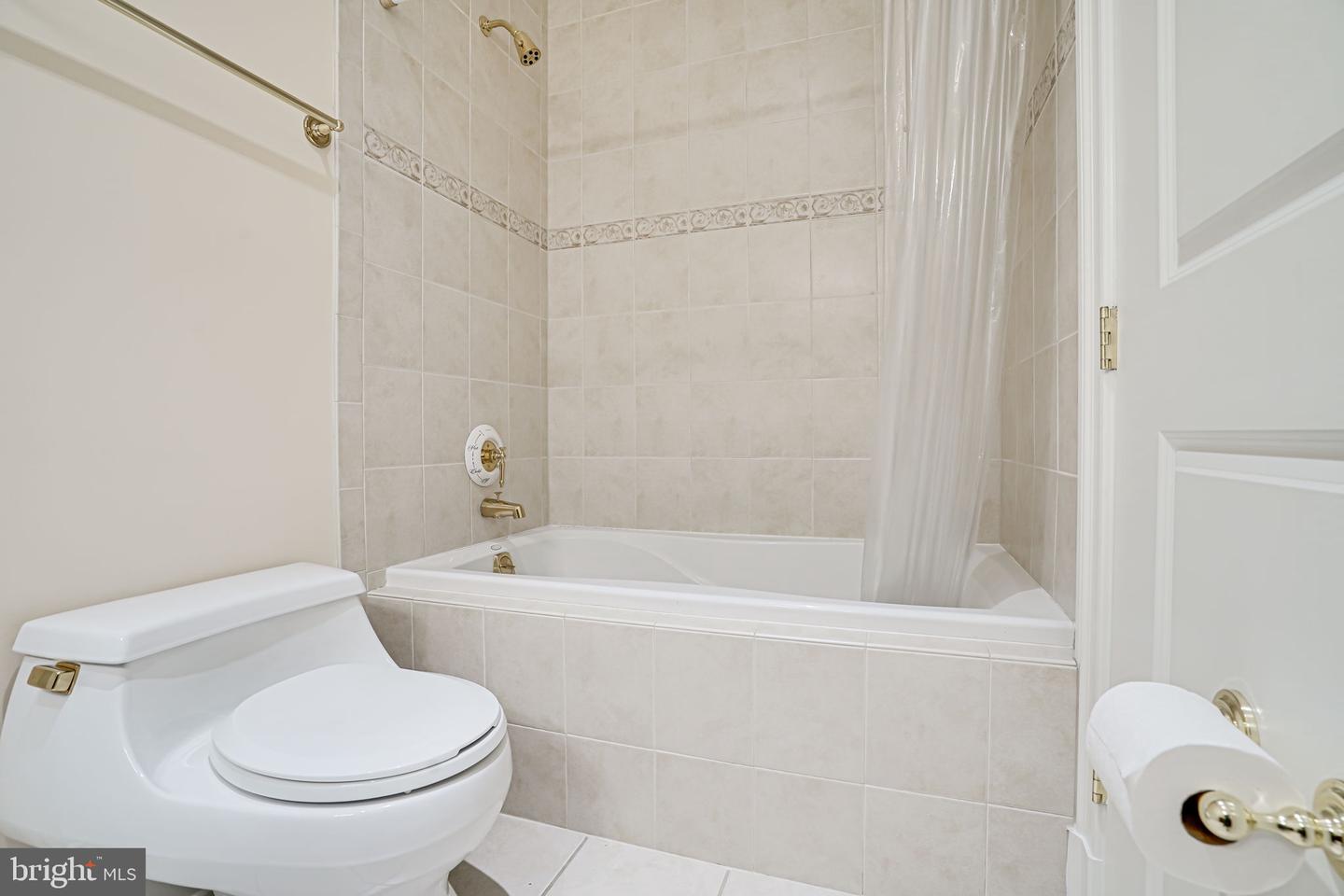 2801 LANGSTON BLVD #103, ARLINGTON, Virginia 22201, 3 Bedrooms Bedrooms, ,2 BathroomsBathrooms,Residential,For sale,2801 LANGSTON BLVD #103,VAAR2048782 MLS # VAAR2048782