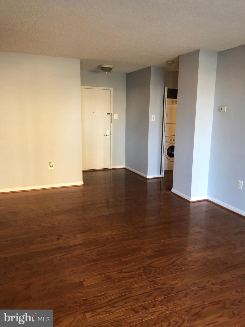 4500 S FOUR MILE RUN DR #105, ARLINGTON, Virginia 22204, 1 Bedroom Bedrooms, ,1 BathroomBathrooms,Residential,For sale,4500 S FOUR MILE RUN DR #105,VAAR2049186 MLS # VAAR2049186