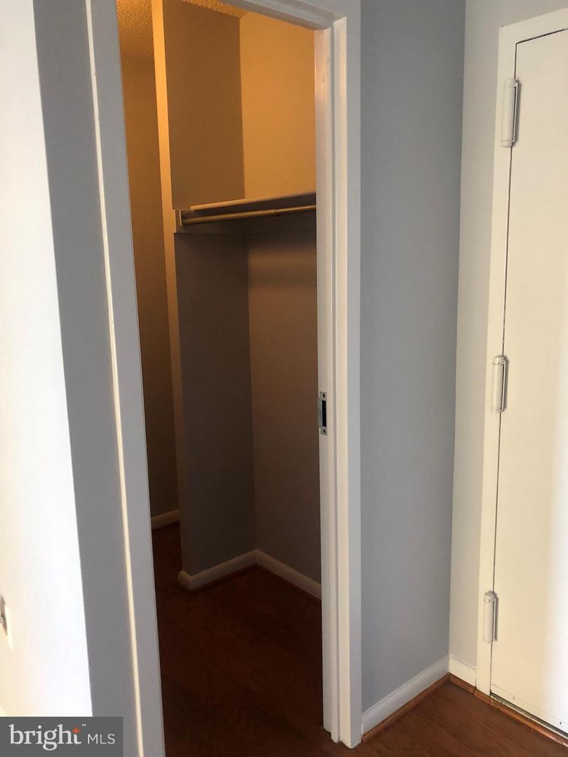 4500 S FOUR MILE RUN DR #105, ARLINGTON, Virginia 22204, 1 Bedroom Bedrooms, ,1 BathroomBathrooms,Residential,For sale,4500 S FOUR MILE RUN DR #105,VAAR2049186 MLS # VAAR2049186