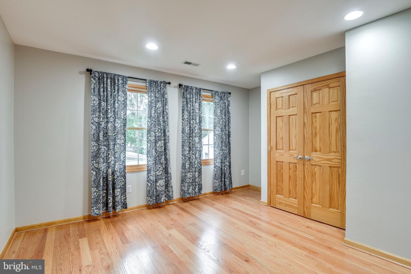 1625 S NELSON ST S, ARLINGTON, Virginia 22204, 5 Bedrooms Bedrooms, ,3 BathroomsBathrooms,Residential,For sale,1625 S NELSON ST S,VAAR2049088 MLS # VAAR2049088