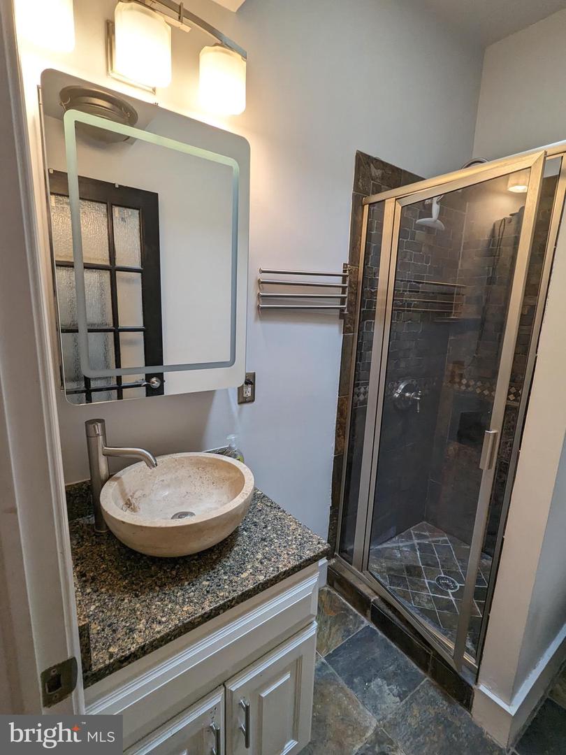 1006 PRINCE ST #3, ALEXANDRIA, Virginia 22314, 1 Bedroom Bedrooms, ,1 BathroomBathrooms,Residential,For sale,1006 PRINCE ST #3,VAAX2038396 MLS # VAAX2038396