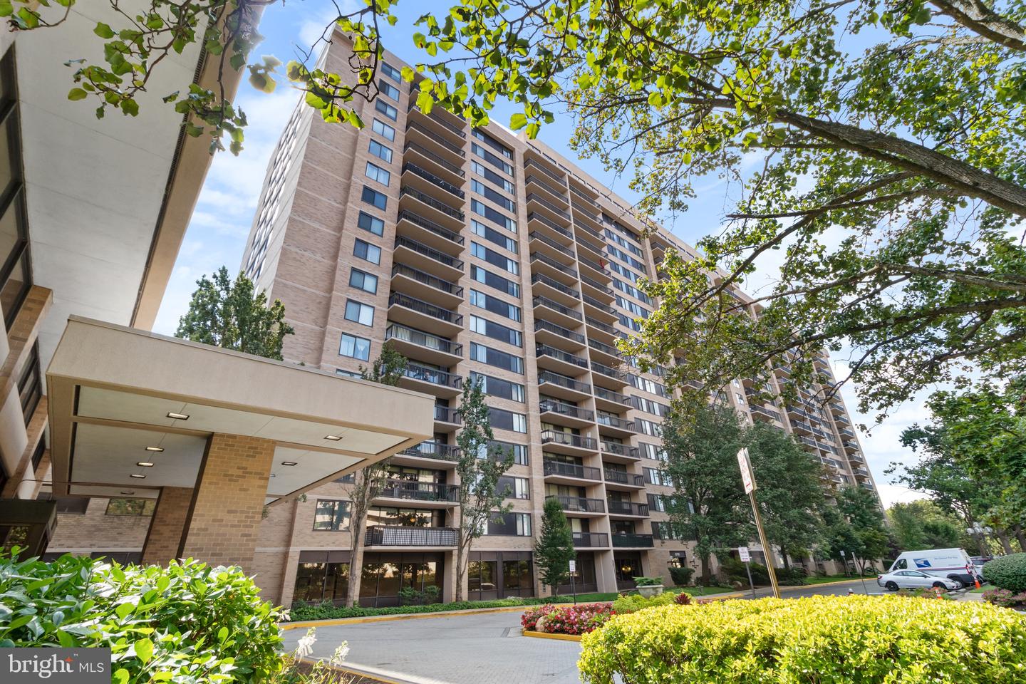 3709 S GEORGE MASON DR #1712, FALLS CHURCH, Virginia 22041, 2 Bedrooms Bedrooms, ,1 BathroomBathrooms,Residential,For sale,3709 S GEORGE MASON DR #1712,VAFX2195862 MLS # VAFX2195862