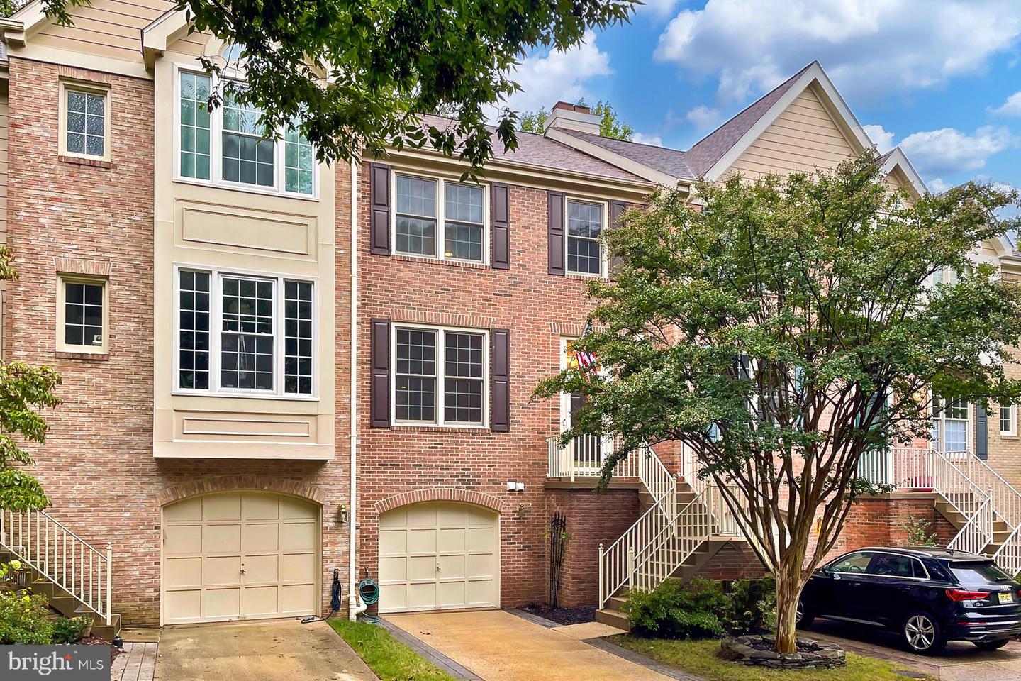 1384 HERITAGE OAK WAY, RESTON, Virginia 20194, 3 Bedrooms Bedrooms, ,2 BathroomsBathrooms,Residential,For sale,1384 HERITAGE OAK WAY,VAFX2204104 MLS # VAFX2204104