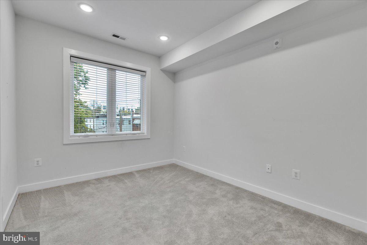 1416 22ND ST SE #9, WASHINGTON, District Of Columbia 20020, 2 Bedrooms Bedrooms, ,2 BathroomsBathrooms,Residential,For sale,1416 22ND ST SE #9,DCDC2161744 MLS # DCDC2161744