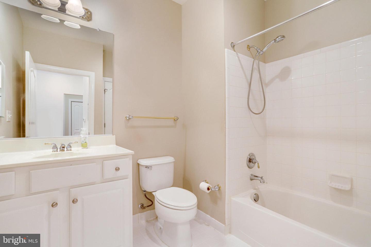 400 CAMERON STATION BLVD #111, ALEXANDRIA, Virginia 22304, 1 Bedroom Bedrooms, ,1 BathroomBathrooms,Residential,For sale,400 CAMERON STATION BLVD #111,VAAX2038434 MLS # VAAX2038434