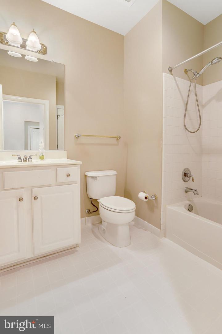 400 CAMERON STATION BLVD #111, ALEXANDRIA, Virginia 22304, 1 Bedroom Bedrooms, ,1 BathroomBathrooms,Residential,For sale,400 CAMERON STATION BLVD #111,VAAX2038434 MLS # VAAX2038434