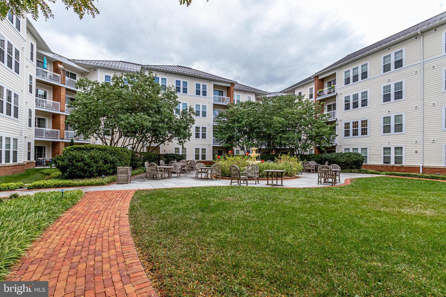 400 CAMERON STATION BLVD #111, ALEXANDRIA, Virginia 22304, 1 Bedroom Bedrooms, ,1 BathroomBathrooms,Residential,For sale,400 CAMERON STATION BLVD #111,VAAX2038434 MLS # VAAX2038434