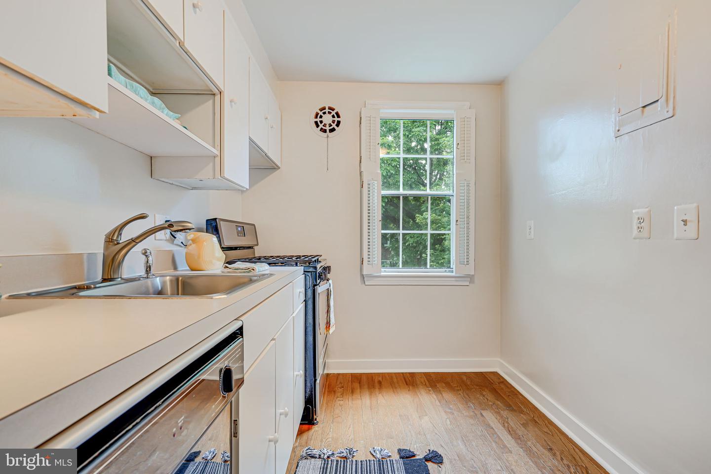 6612 BOULEVARD VW #B2, ALEXANDRIA, Virginia 22307, 2 Bedrooms Bedrooms, ,1 BathroomBathrooms,Residential,For sale,6612 BOULEVARD VW #B2,VAFX2203628 MLS # VAFX2203628