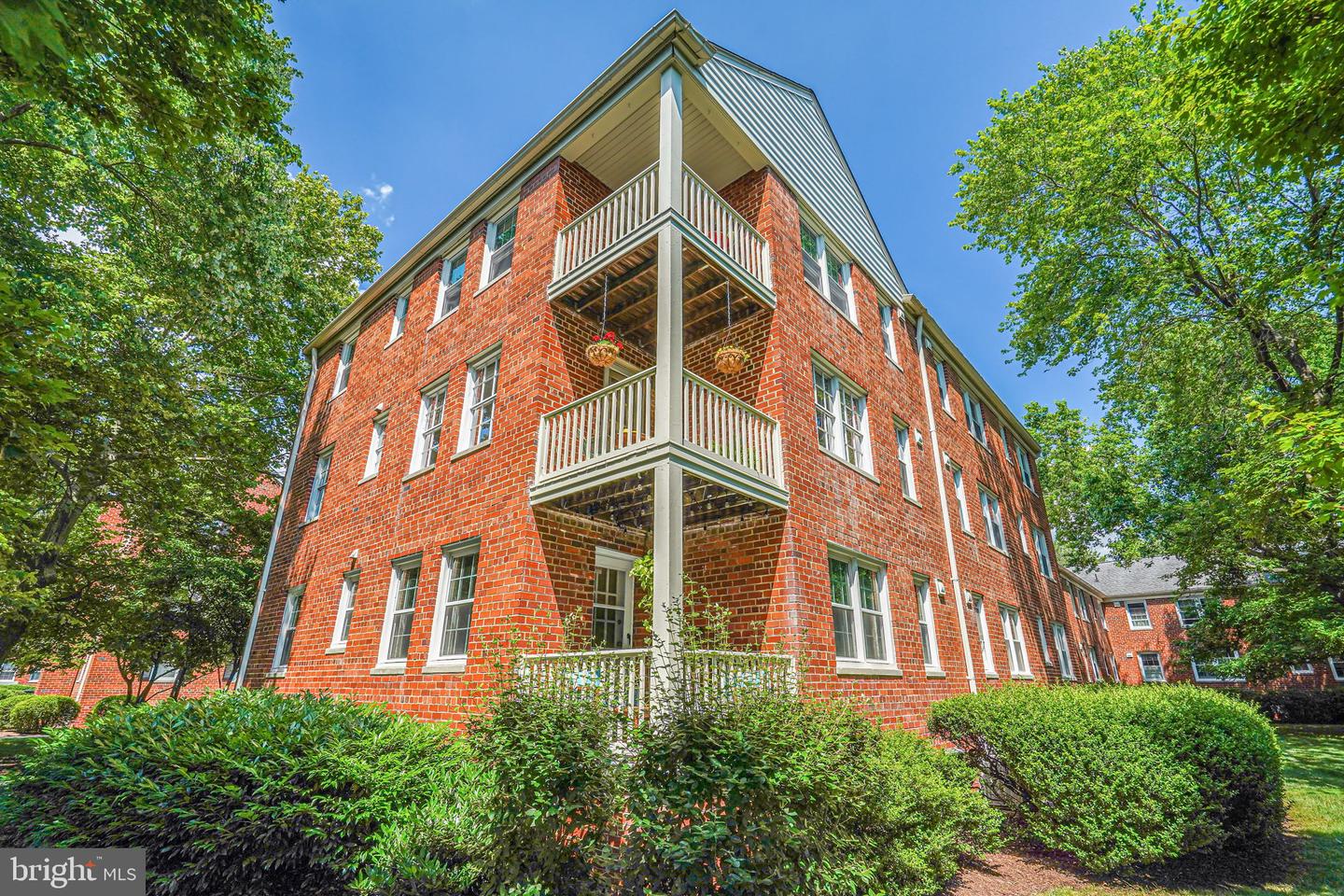 6612 BOULEVARD VW #B2, ALEXANDRIA, Virginia 22307, 2 Bedrooms Bedrooms, ,1 BathroomBathrooms,Residential,For sale,6612 BOULEVARD VW #B2,VAFX2203628 MLS # VAFX2203628