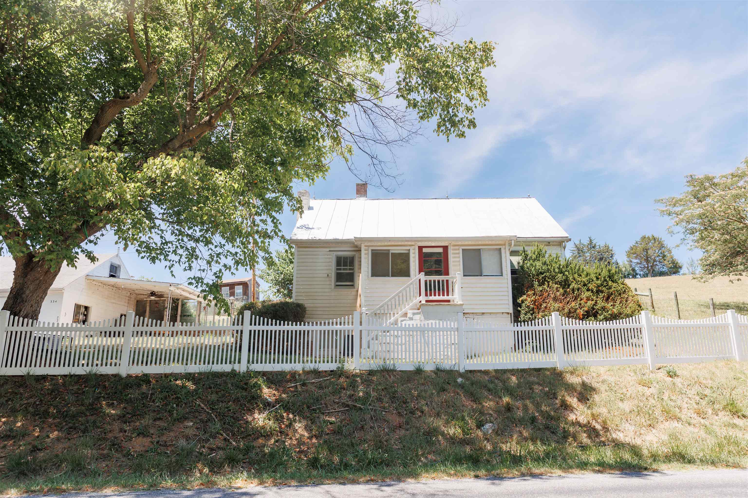 334 POPLAR HILL RD, LEXINGTON, Virginia 24450, 3 Bedrooms Bedrooms, ,1 BathroomBathrooms,Residential,334 POPLAR HILL RD,657335 MLS # 657335