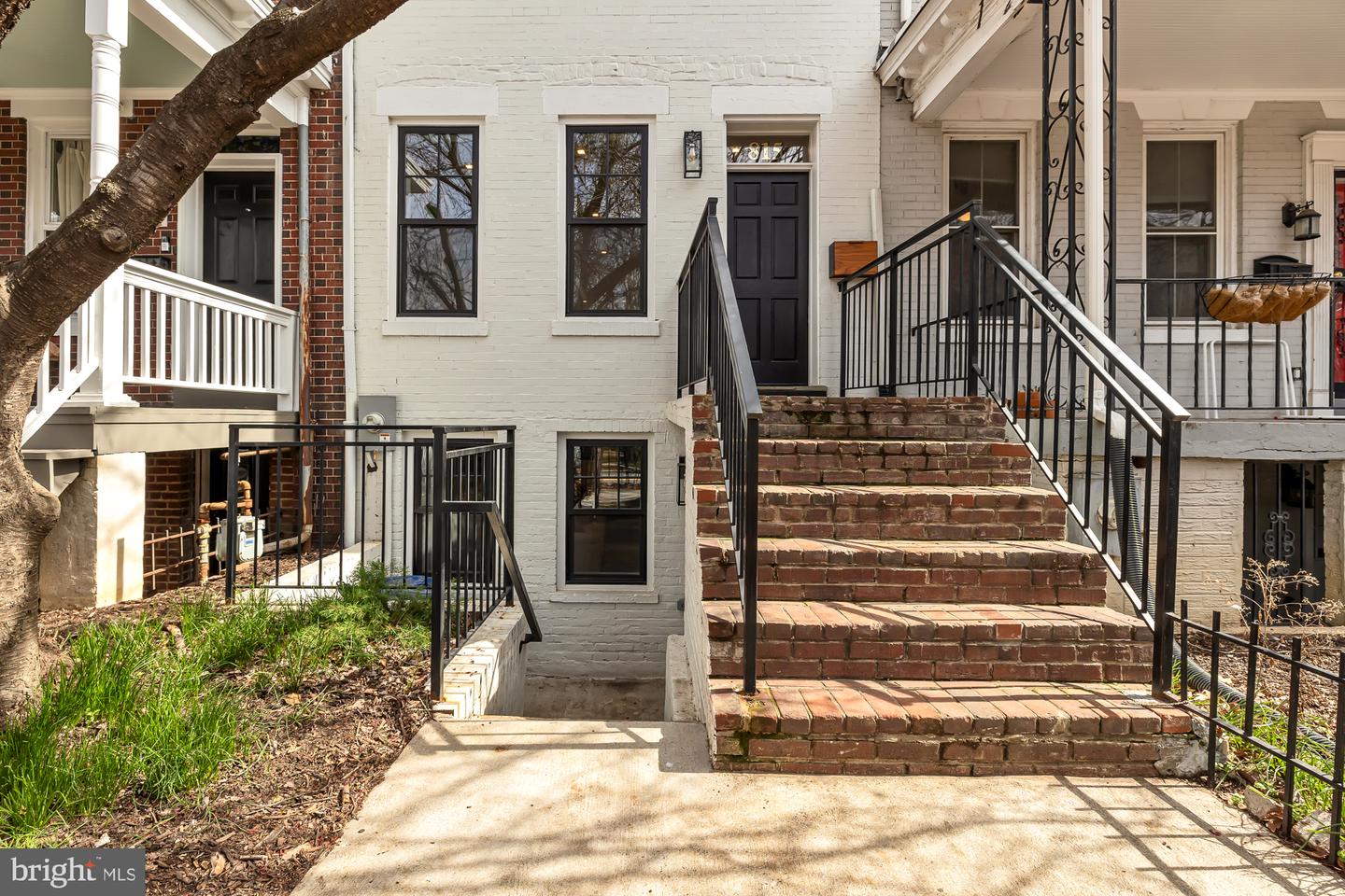 815 10TH ST NE, WASHINGTON, District Of Columbia 20002, 4 Bedrooms Bedrooms, ,3 BathroomsBathrooms,Residential,For sale,815 10TH ST NE,DCDC2150648 MLS # DCDC2150648