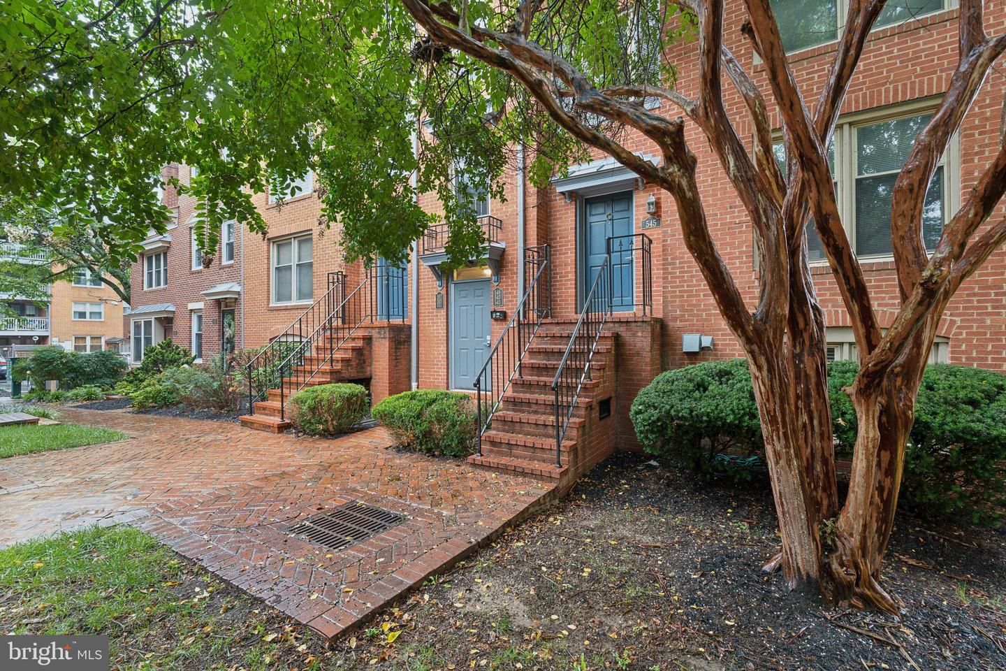 545 COLECROFT CT, ALEXANDRIA, Virginia 22314, 2 Bedrooms Bedrooms, ,1 BathroomBathrooms,Residential,For sale,545 COLECROFT CT,VAAX2038388 MLS # VAAX2038388