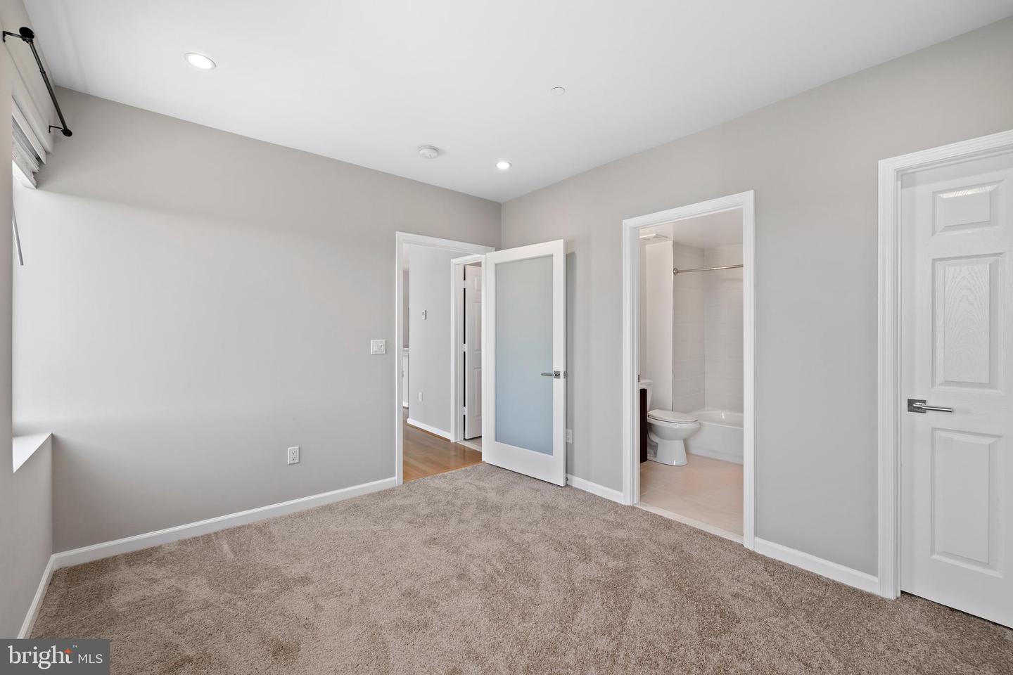 329 RHODE ISLAND AVE NE #303, WASHINGTON, District Of Columbia 20002, 2 Bedrooms Bedrooms, 7 Rooms Rooms,2 BathroomsBathrooms,Residential,For sale,329 RHODE ISLAND AVE NE #303,DCDC2161520 MLS # DCDC2161520