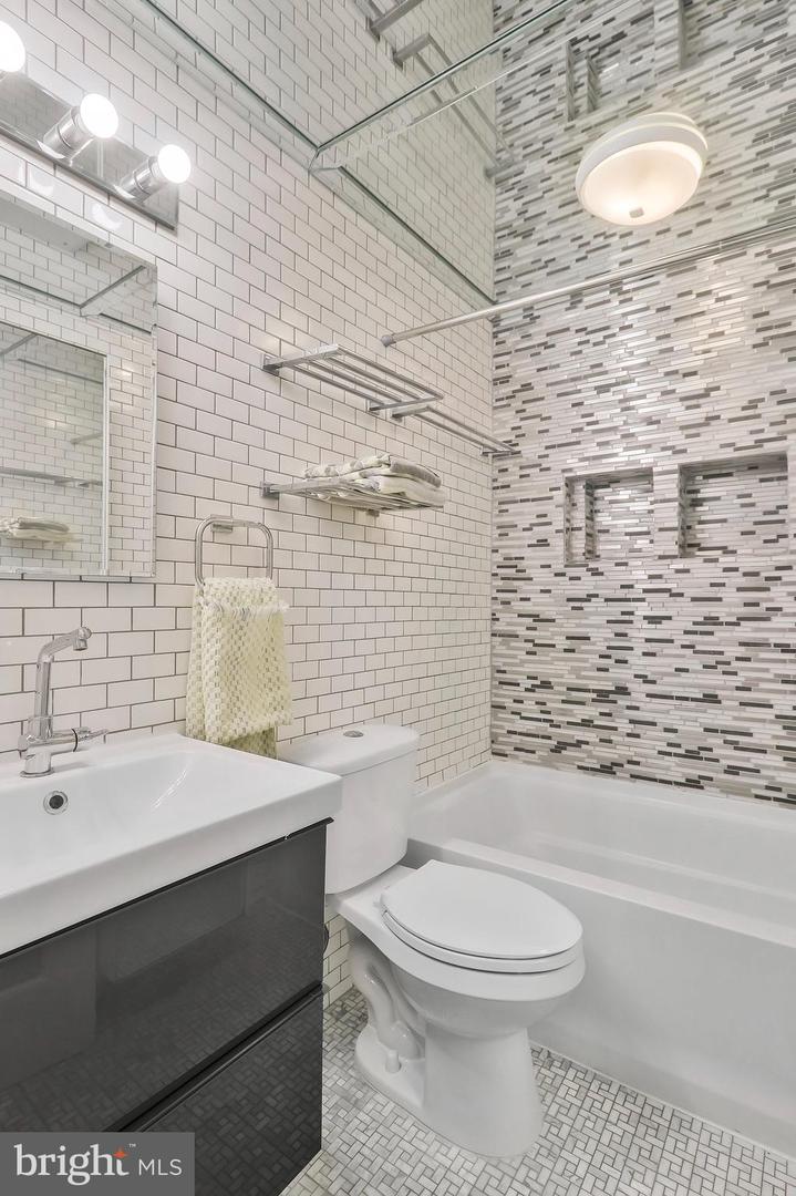 1901 16TH ST NW #102, WASHINGTON, District Of Columbia 20009, ,1 BathroomBathrooms,Residential,For sale,1901 16TH ST NW #102,DCDC2162068 MLS # DCDC2162068