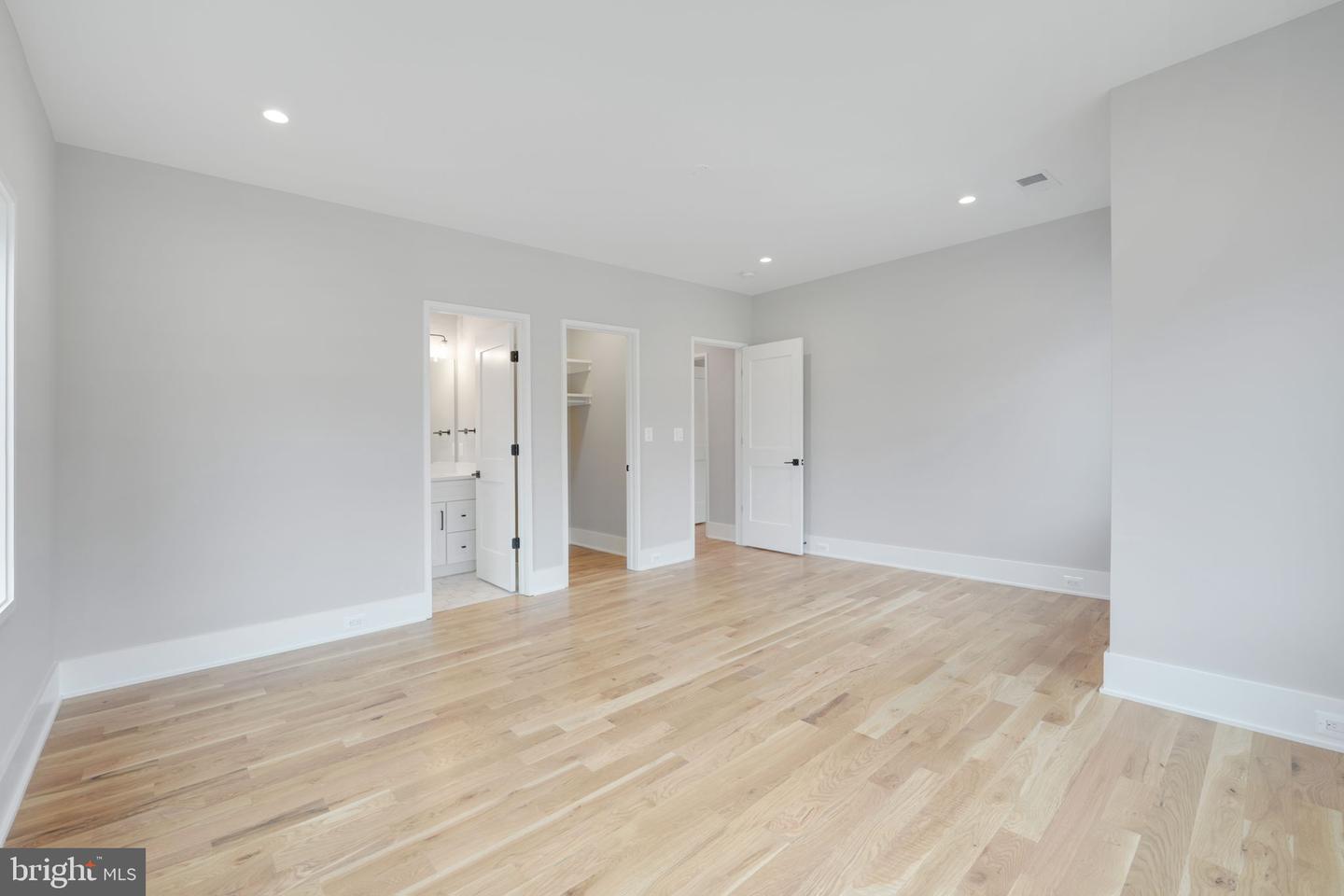 2813 N KENSINGTON ST, ARLINGTON, Virginia 22207, 6 Bedrooms Bedrooms, ,6 BathroomsBathrooms,Residential,For sale,2813 N KENSINGTON ST,VAAR2049280 MLS # VAAR2049280