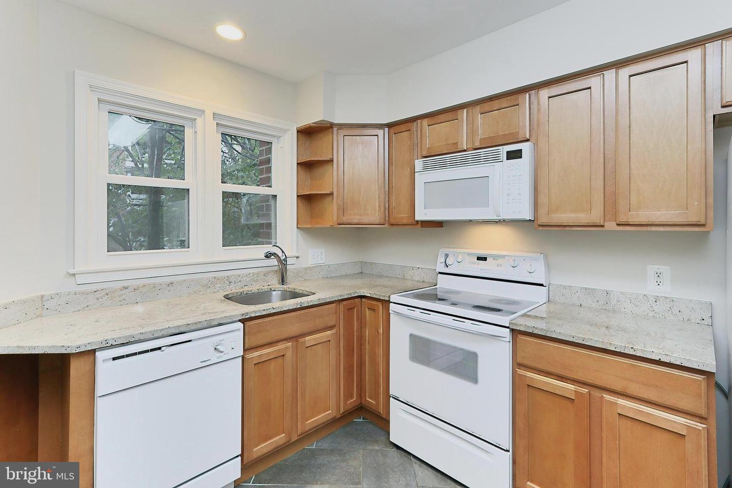 3152-B ANCHORWAY CT #3152B, FALLS CHURCH, Virginia 22042, 2 Bedrooms Bedrooms, ,2 BathroomsBathrooms,Residential,For sale,3152-B ANCHORWAY CT #3152B,VAFX2202310 MLS # VAFX2202310