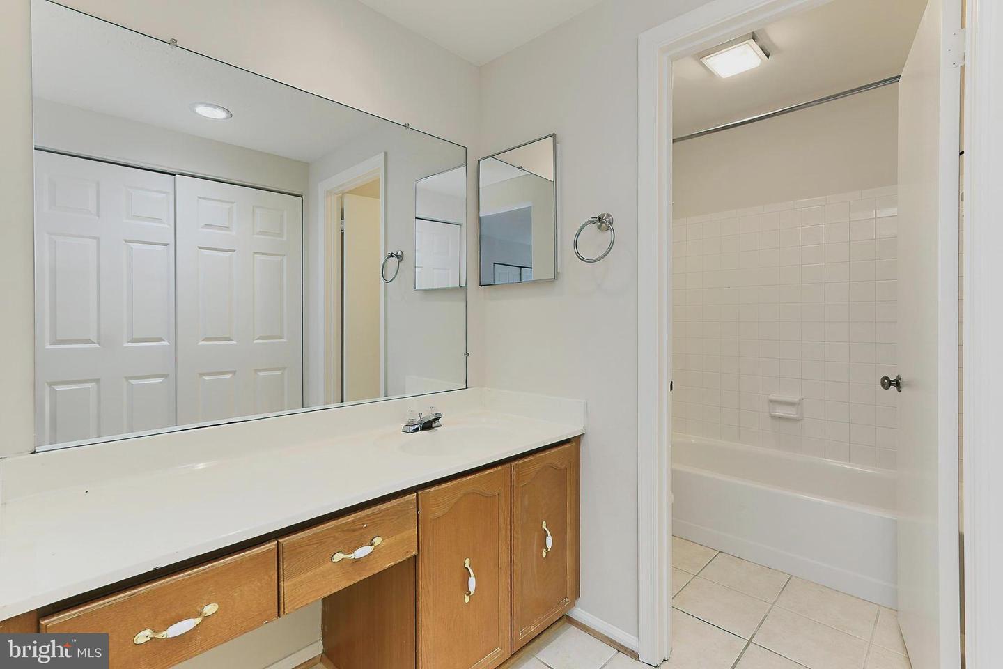 3152-B ANCHORWAY CT #3152B, FALLS CHURCH, Virginia 22042, 2 Bedrooms Bedrooms, ,2 BathroomsBathrooms,Residential,For sale,3152-B ANCHORWAY CT #3152B,VAFX2202310 MLS # VAFX2202310