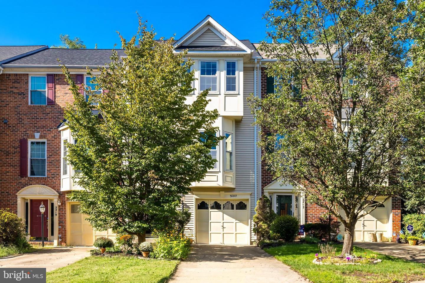 5217 BALLYCASTLE CIR, ALEXANDRIA, Virginia 22315, 3 Bedrooms Bedrooms, ,3 BathroomsBathrooms,Residential,For sale,5217 BALLYCASTLE CIR,VAFX2203996 MLS # VAFX2203996