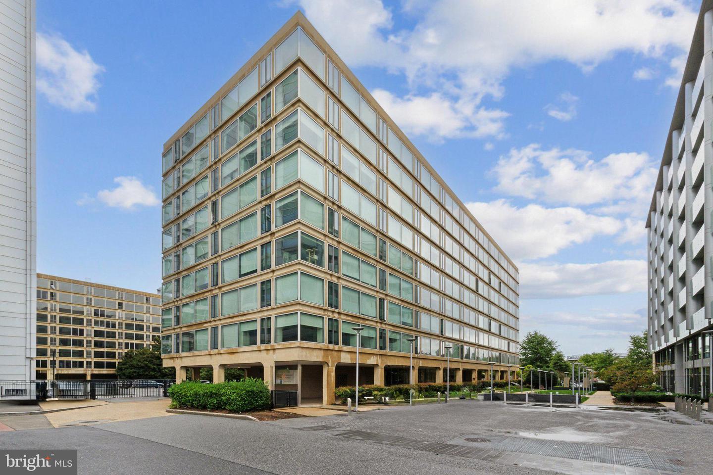 1101 3RD ST SW #706, WASHINGTON, District Of Columbia 20024, 1 Bedroom Bedrooms, ,1 BathroomBathrooms,Residential,For sale,1101 3RD ST SW #706,DCDC2162096 MLS # DCDC2162096