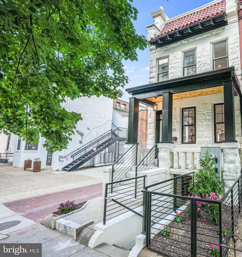 812 6TH ST NE, WASHINGTON, District Of Columbia 20002, 5 Bedrooms Bedrooms, ,4 BathroomsBathrooms,Residential,For sale,812 6TH ST NE,DCDC2162546 MLS # DCDC2162546