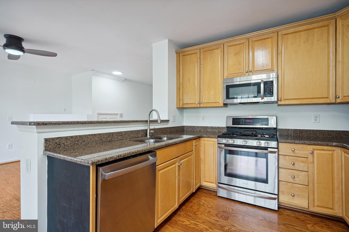 729 MASSEY LN #B, ALEXANDRIA, Virginia 22314, 3 Bedrooms Bedrooms, ,2 BathroomsBathrooms,Residential,For sale,729 MASSEY LN #B,VAAX2038490 MLS # VAAX2038490