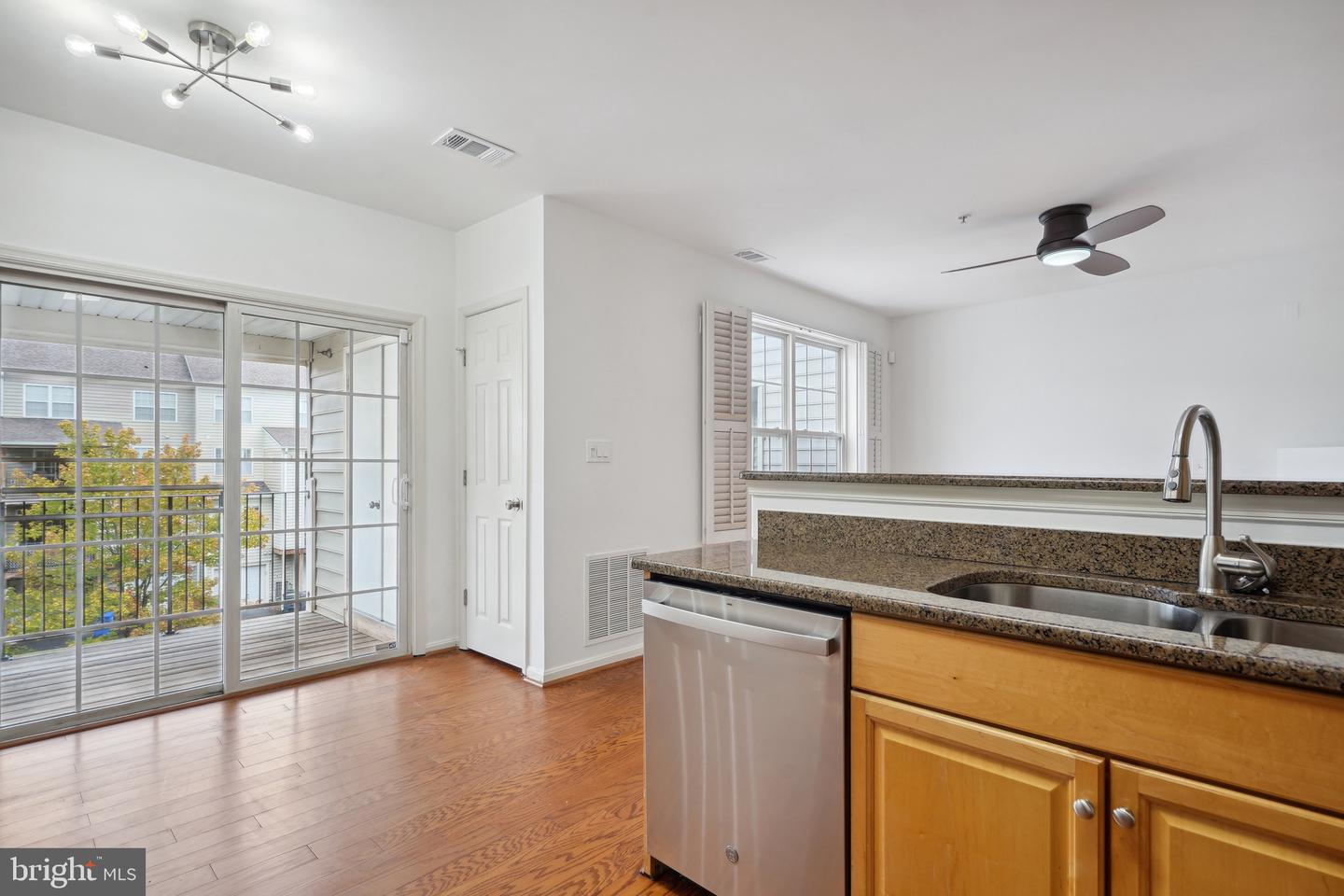 729 MASSEY LN #B, ALEXANDRIA, Virginia 22314, 3 Bedrooms Bedrooms, ,2 BathroomsBathrooms,Residential,For sale,729 MASSEY LN #B,VAAX2038490 MLS # VAAX2038490