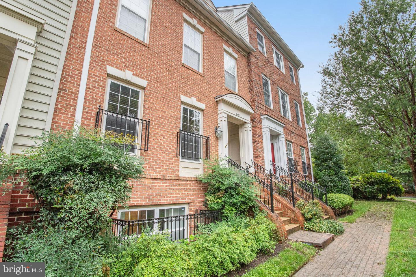 1603 HUNTING CREEK DR #A, ALEXANDRIA, Virginia 22314, 2 Bedrooms Bedrooms, ,2 BathroomsBathrooms,Residential,For sale,1603 HUNTING CREEK DR #A,VAAX2038606 MLS # VAAX2038606