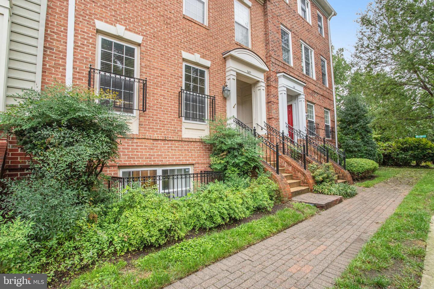 1603 HUNTING CREEK DR #A, ALEXANDRIA, Virginia 22314, 2 Bedrooms Bedrooms, ,2 BathroomsBathrooms,Residential,For sale,1603 HUNTING CREEK DR #A,VAAX2038606 MLS # VAAX2038606