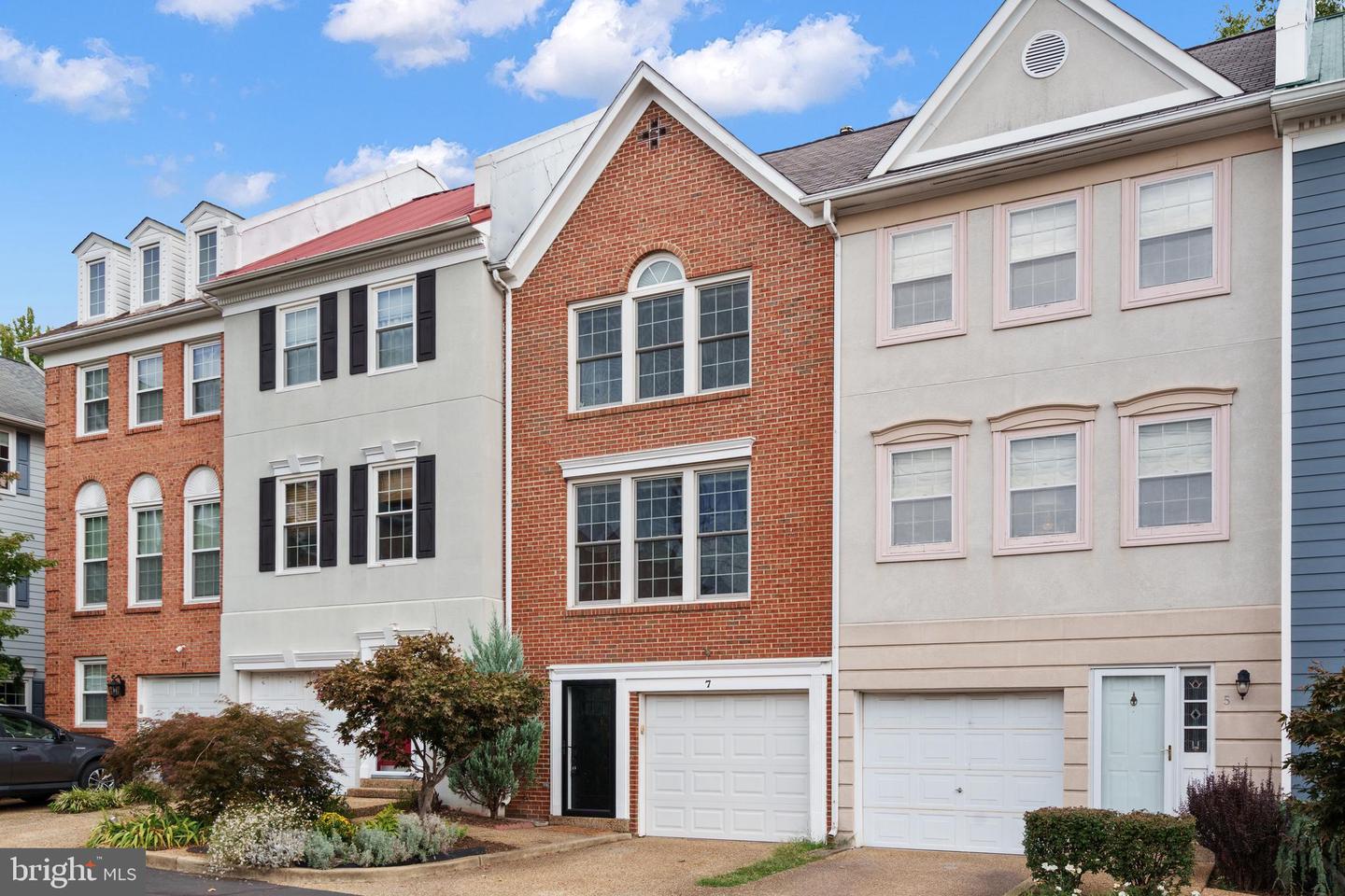 7 HERBERT ST, ALEXANDRIA, Virginia 22305, 3 Bedrooms Bedrooms, ,2 BathroomsBathrooms,Residential,For sale,7 HERBERT ST,VAAX2038628 MLS # VAAX2038628