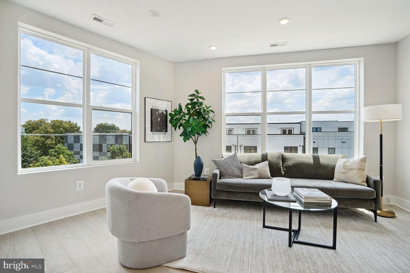 901 19TH ST NE #11, WASHINGTON, District Of Columbia 20002, 1 Bedroom Bedrooms, ,1 BathroomBathrooms,Residential,For sale,901 19TH ST NE #11,DCDC2162824 MLS # DCDC2162824