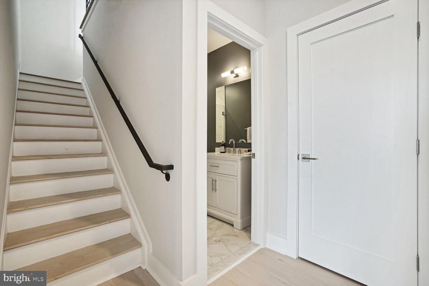 901 19TH ST NE #PH1, WASHINGTON, District Of Columbia 20002, 1 Bedroom Bedrooms, ,1 BathroomBathrooms,Residential,For sale,901 19TH ST NE #PH1,DCDC2162830 MLS # DCDC2162830