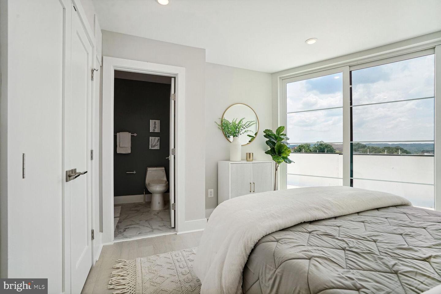 901 19TH ST NE #PH1, WASHINGTON, District Of Columbia 20002, 1 Bedroom Bedrooms, ,1 BathroomBathrooms,Residential,For sale,901 19TH ST NE #PH1,DCDC2162830 MLS # DCDC2162830