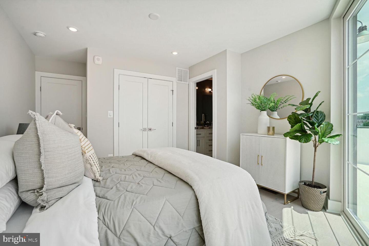 901 19TH ST NE #PH1, WASHINGTON, District Of Columbia 20002, 1 Bedroom Bedrooms, ,1 BathroomBathrooms,Residential,For sale,901 19TH ST NE #PH1,DCDC2162830 MLS # DCDC2162830