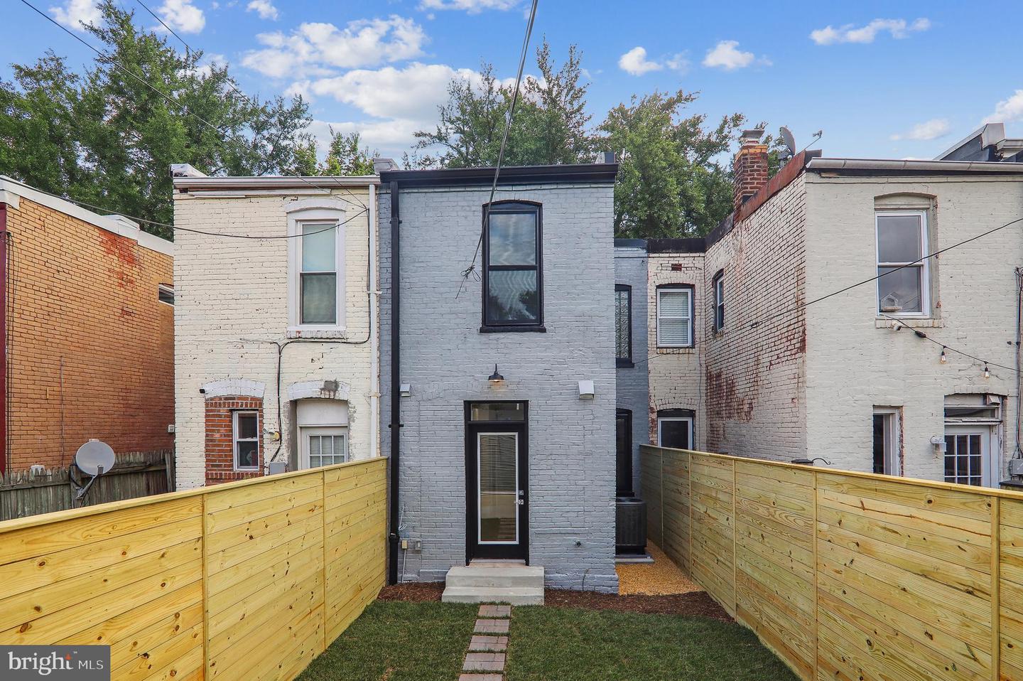 616 14TH PL NE, WASHINGTON, District Of Columbia 20002, 2 Bedrooms Bedrooms, ,2 BathroomsBathrooms,Residential,For sale,616 14TH PL NE,DCDC2155798 MLS # DCDC2155798