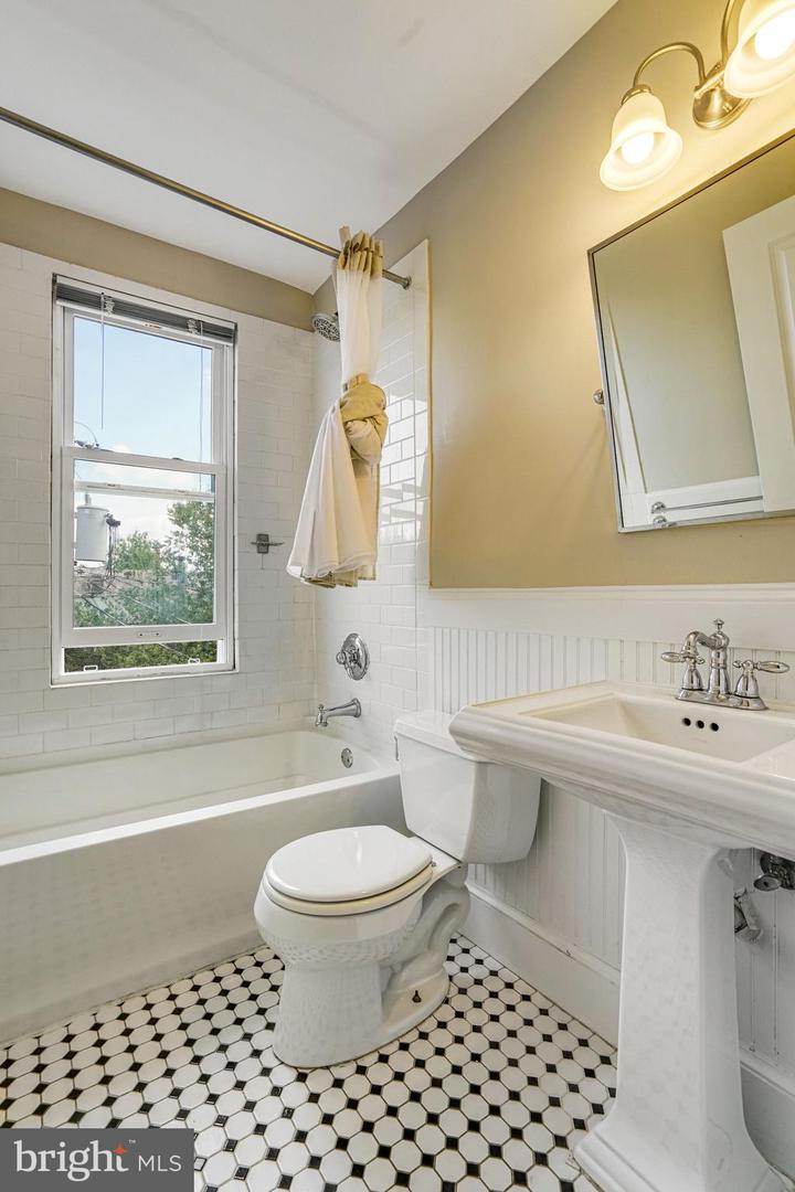 906 S WASHINGTON ST #306, ALEXANDRIA, Virginia 22314, 1 Bedroom Bedrooms, ,1 BathroomBathrooms,Residential,For sale,906 S WASHINGTON ST #306,VAAX2038642 MLS # VAAX2038642