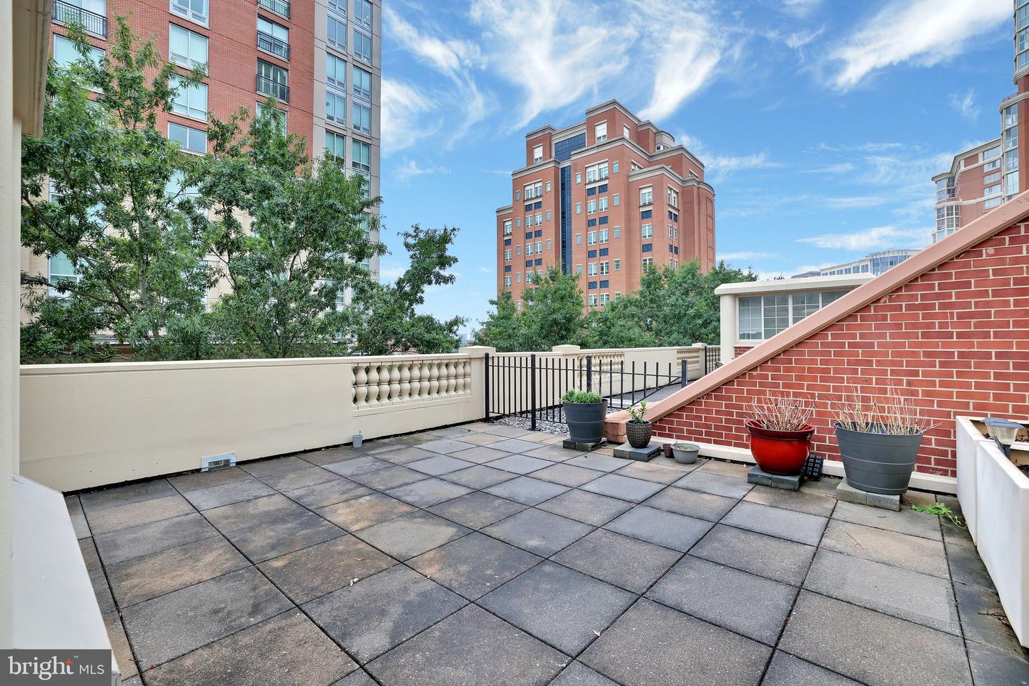 2121 JAMIESON AVE #404, ALEXANDRIA, Virginia 22314, 2 Bedrooms Bedrooms, ,2 BathroomsBathrooms,Residential,For sale,2121 JAMIESON AVE #404,VAAX2038624 MLS # VAAX2038624